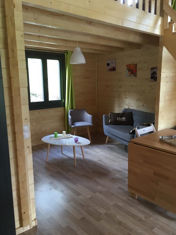 Parc Residentiel De Loisir : Le Loup Blanc Du Riou Hotel Barcelonnette Eksteriør billede